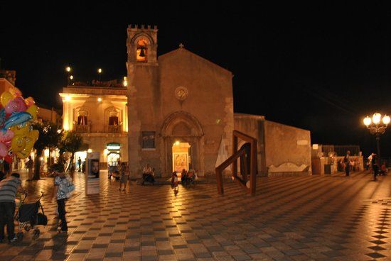 Piazza IX April